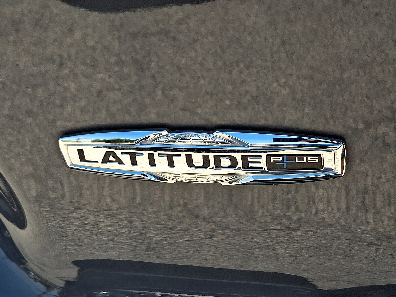 Used 2020 Jeep Cherokee Latitude Plus w/ Comfort/Convenience Group AWD/4WD image 30