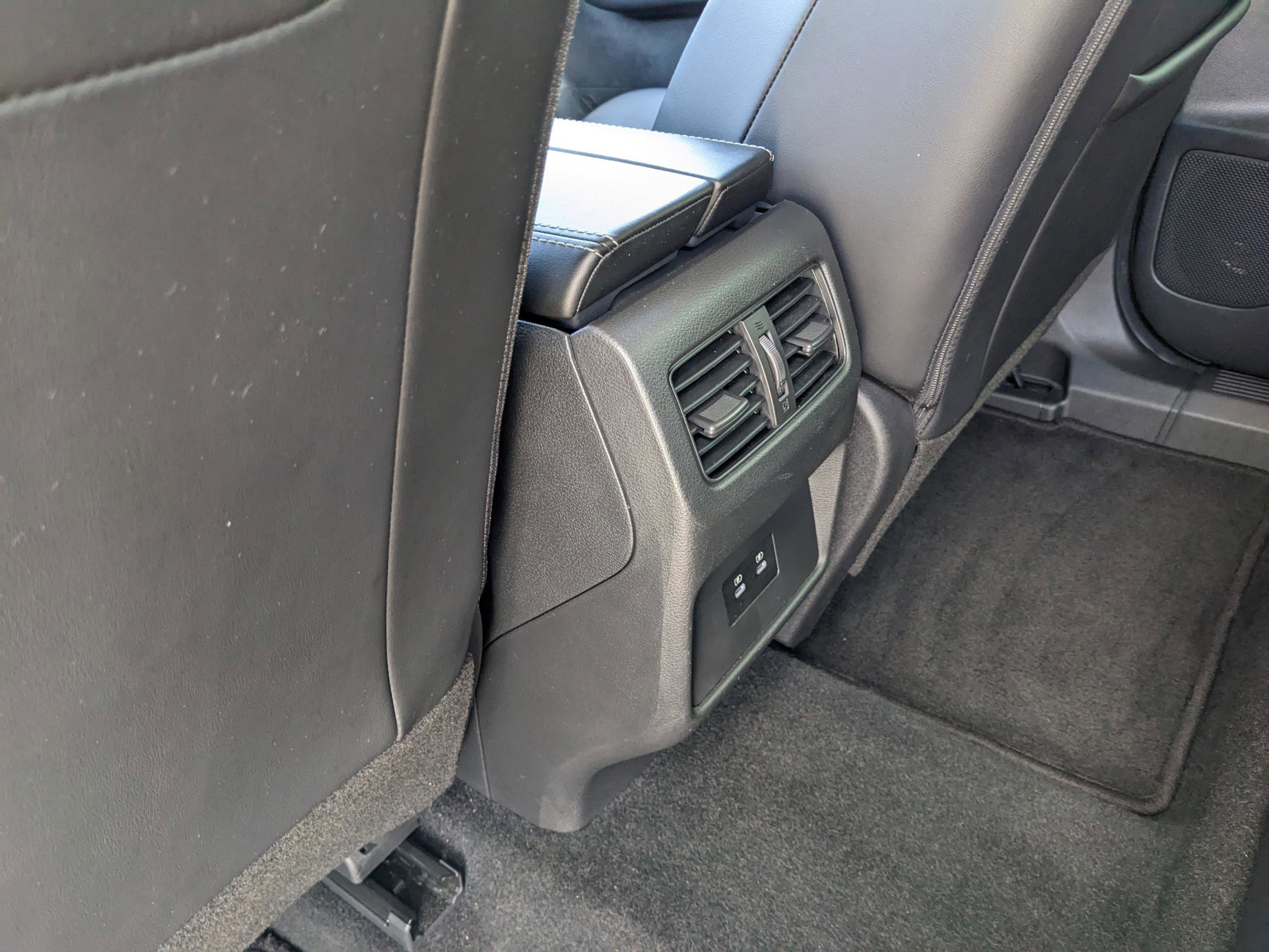 Used 2024 Nissan Rogue SV w/ SV Premium Package image 17