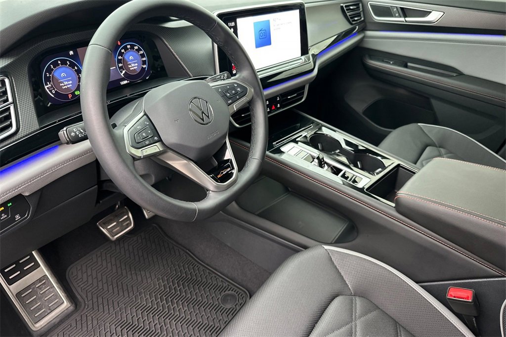 Used 2024 Volkswagen Atlas Peak Edition SE image 12