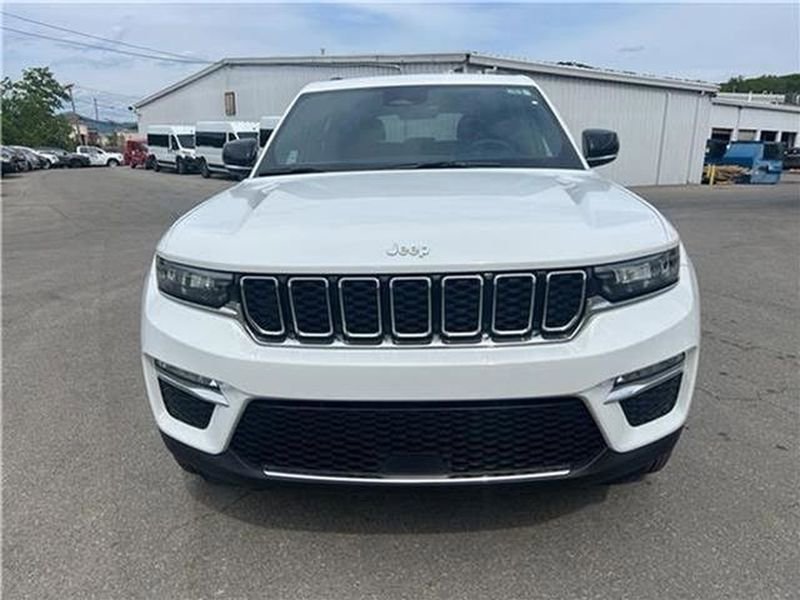 Used 2025 Jeep Grand Cherokee Limited AWD/4WD image 42
