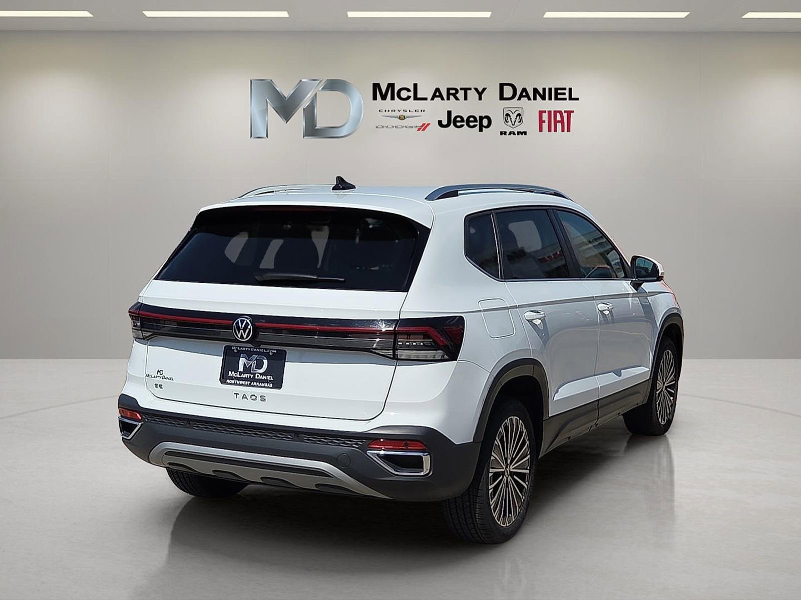 Used 2025 Volkswagen Taos SE FWD image 5