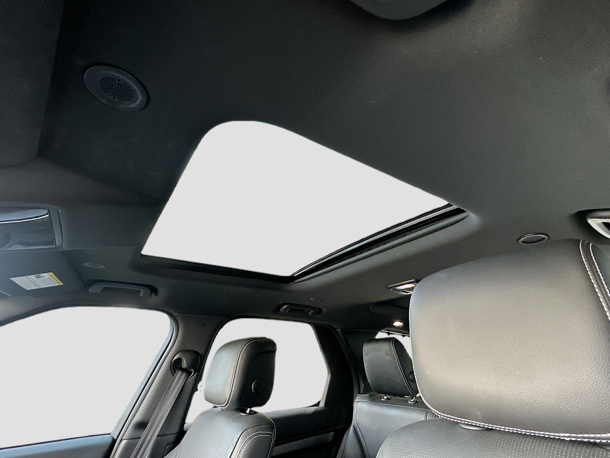 Used 2024 Land Rover Discovery Dynamic SE image 23