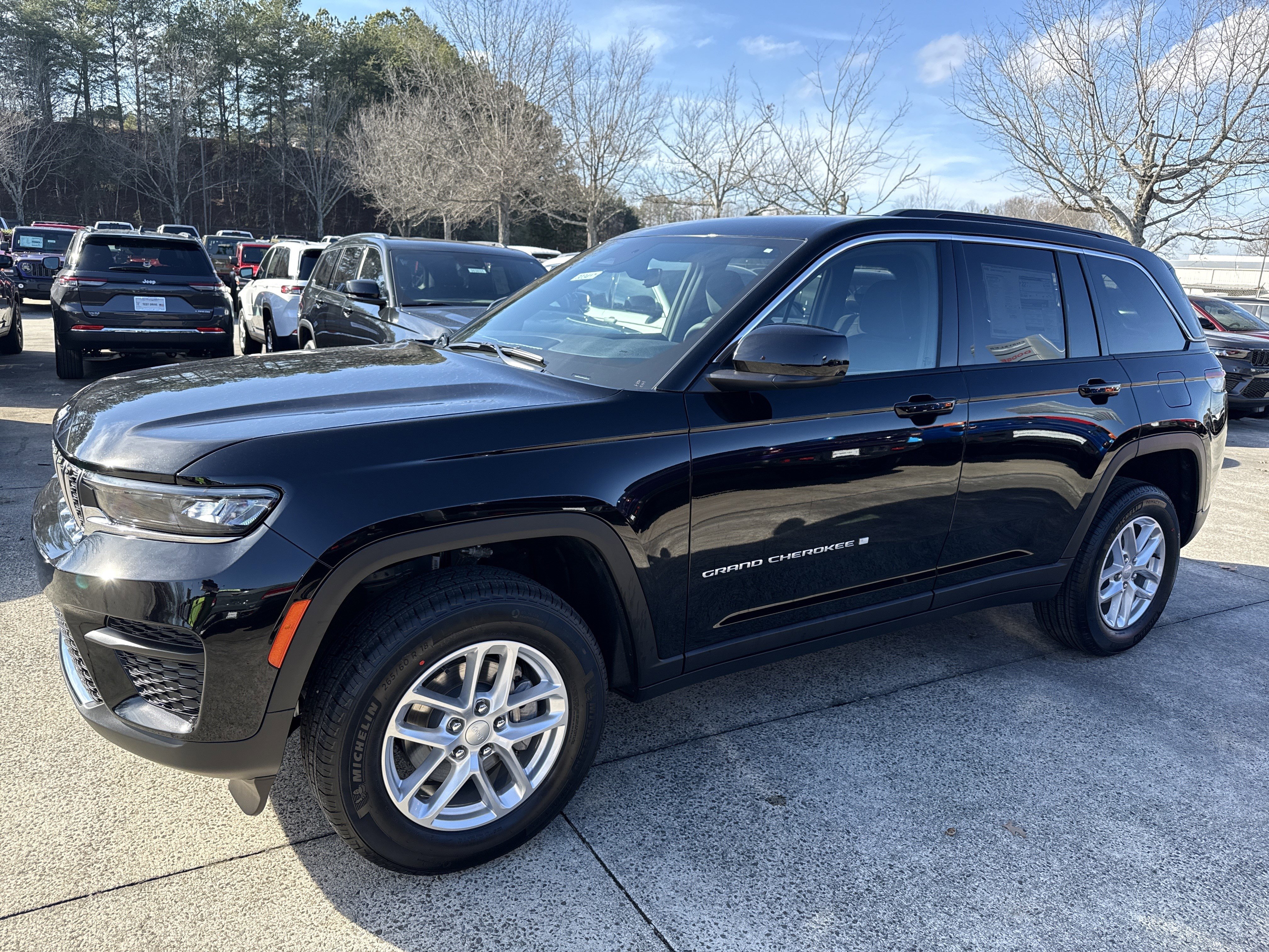 New 2025 Jeep Grand Cherokee Laredo image 4
