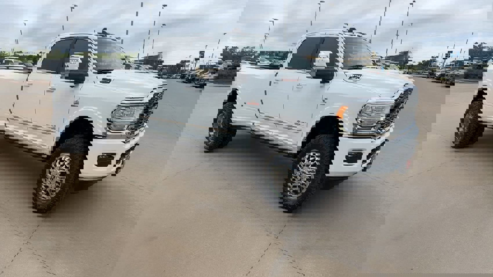 Used 2024 RAM 3500 Limited image 9