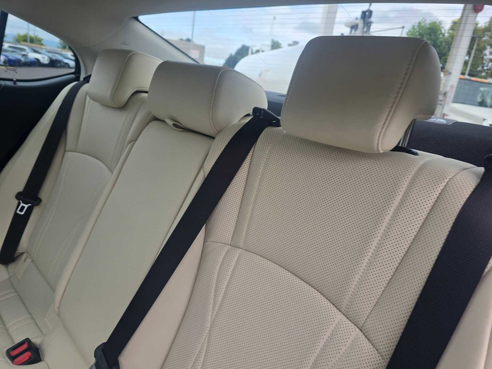 Certified 2022 Lexus ES 350 w/ Accessory Package 2 FWD image 18