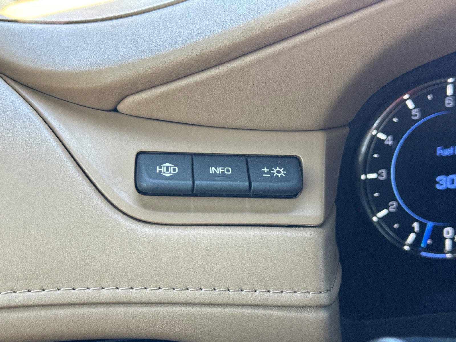 Used 2017 Cadillac Escalade Platinum image 28
