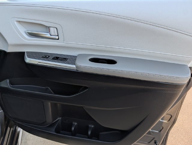 Certified 2025 Toyota Sienna XLE FWD image 35