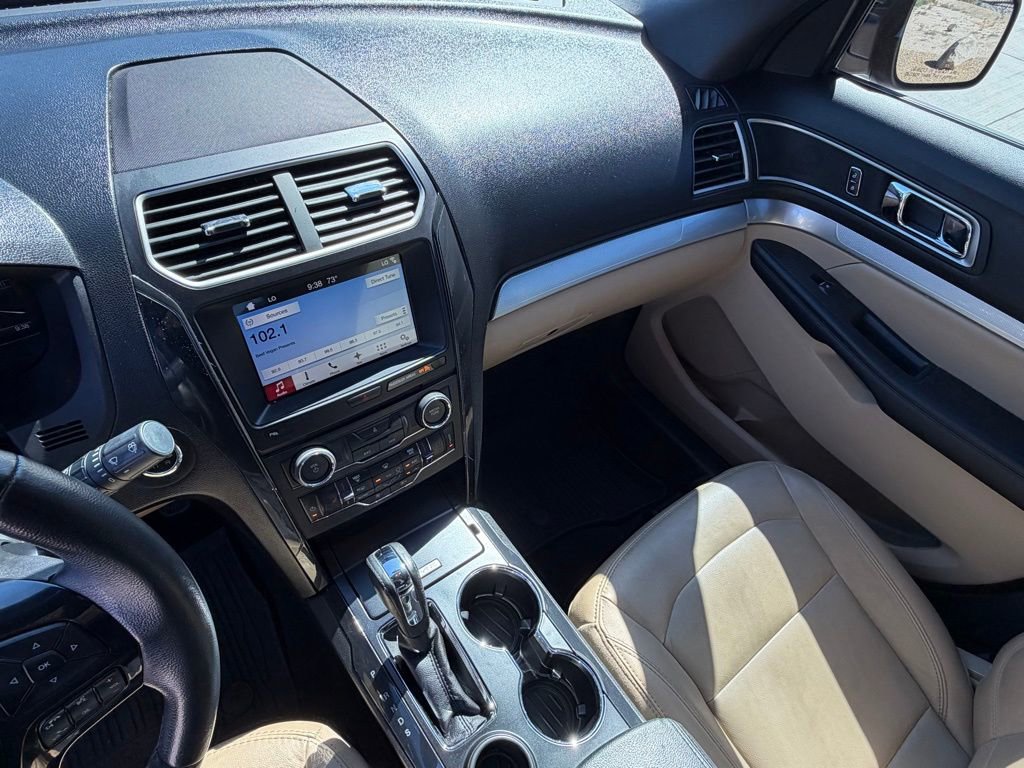 Used 2017 Ford Explorer XLT w/ Equipment Group 202A image 26