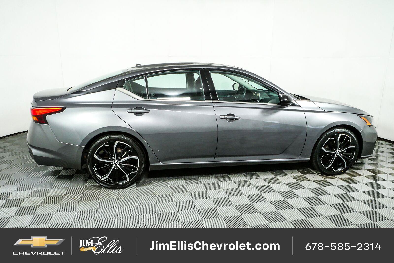 Used 2024 Nissan Altima 2.5 SR FWD image 2