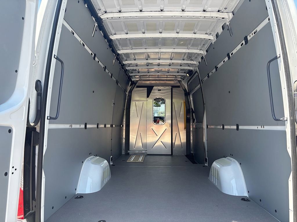 Used 2024 Mercedes-Benz Sprinter 2500 image 11
