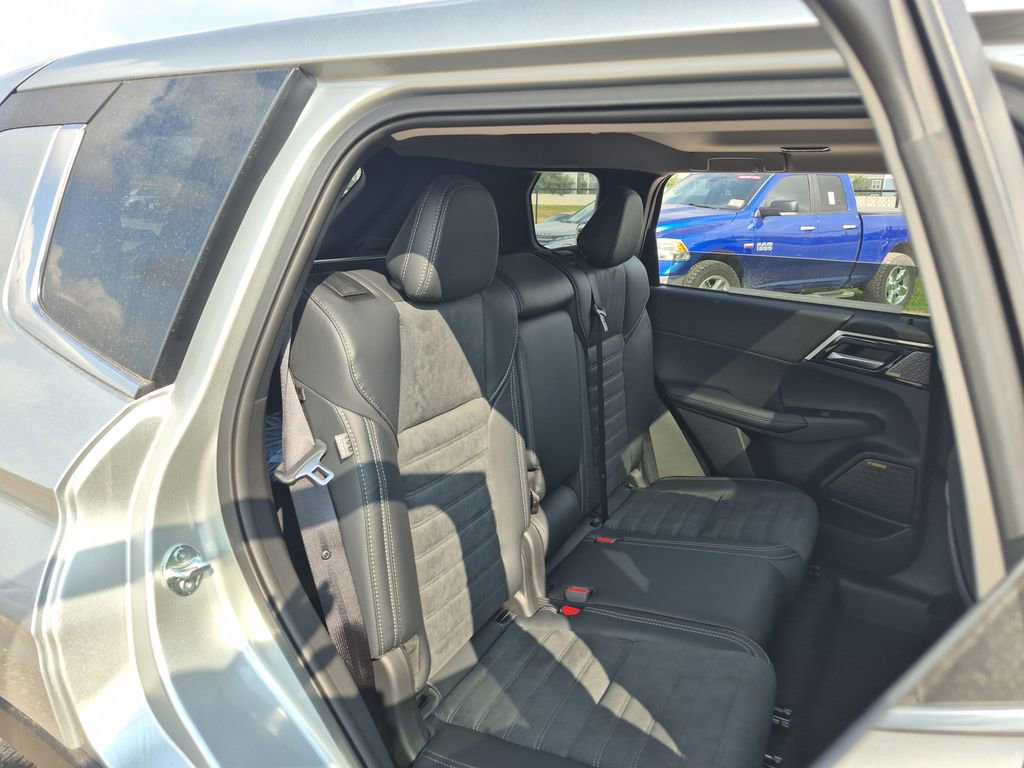 New 2026 Mitsubishi Outlander SE image 42
