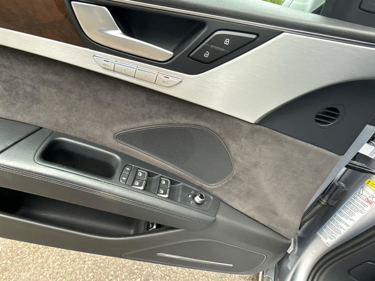 Used 2015 Audi A8 4.0T w/ Luxury Package AWD/4WD image 19