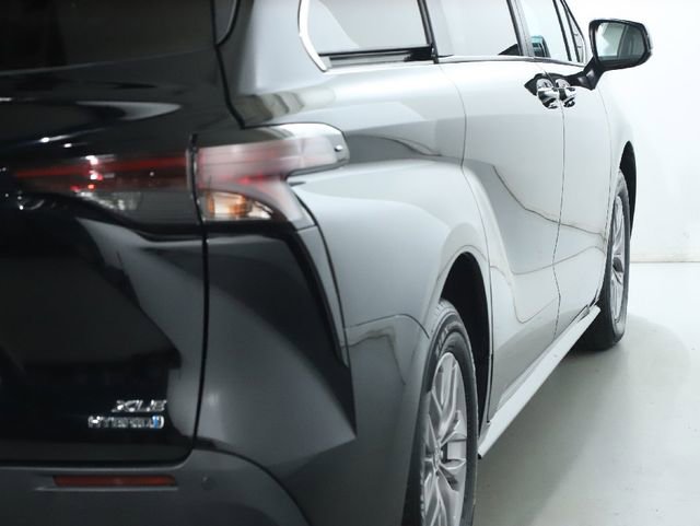 Used 2024 Toyota Sienna XLE image 17