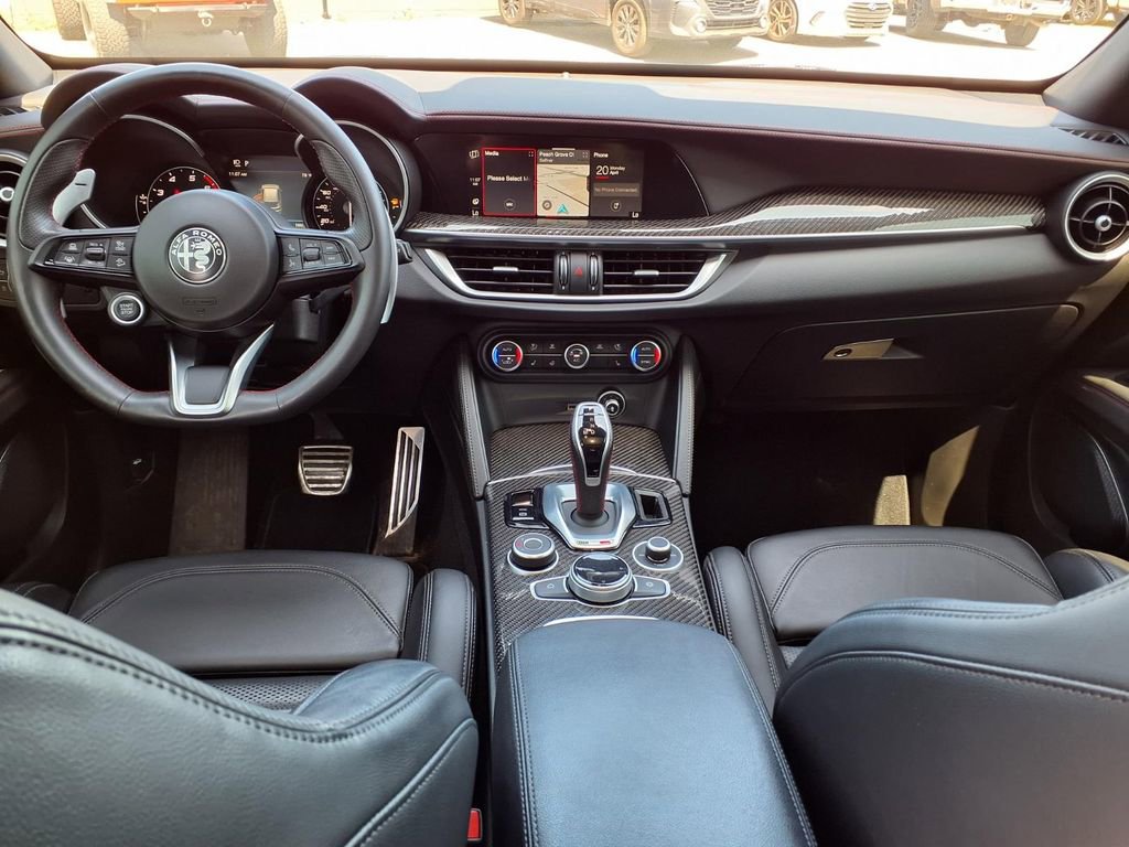 Used 2023 Alfa Romeo Stelvio Estrema AWD/4WD image 17