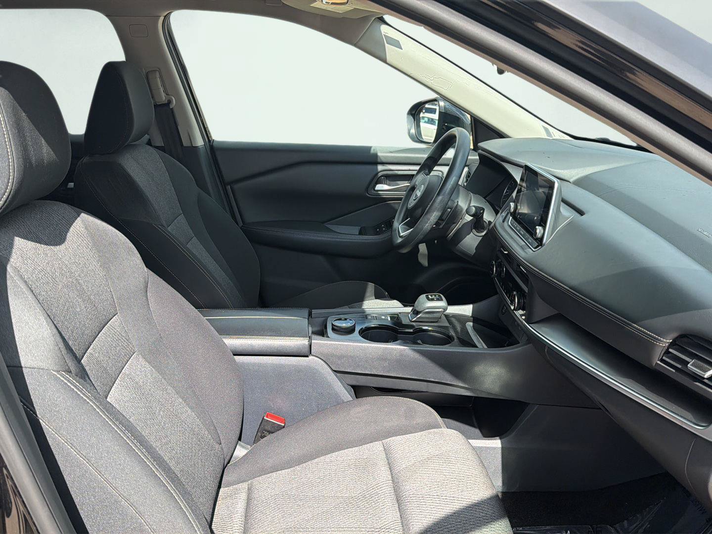 Used 2024 Nissan Rogue SV AWD/4WD image 3