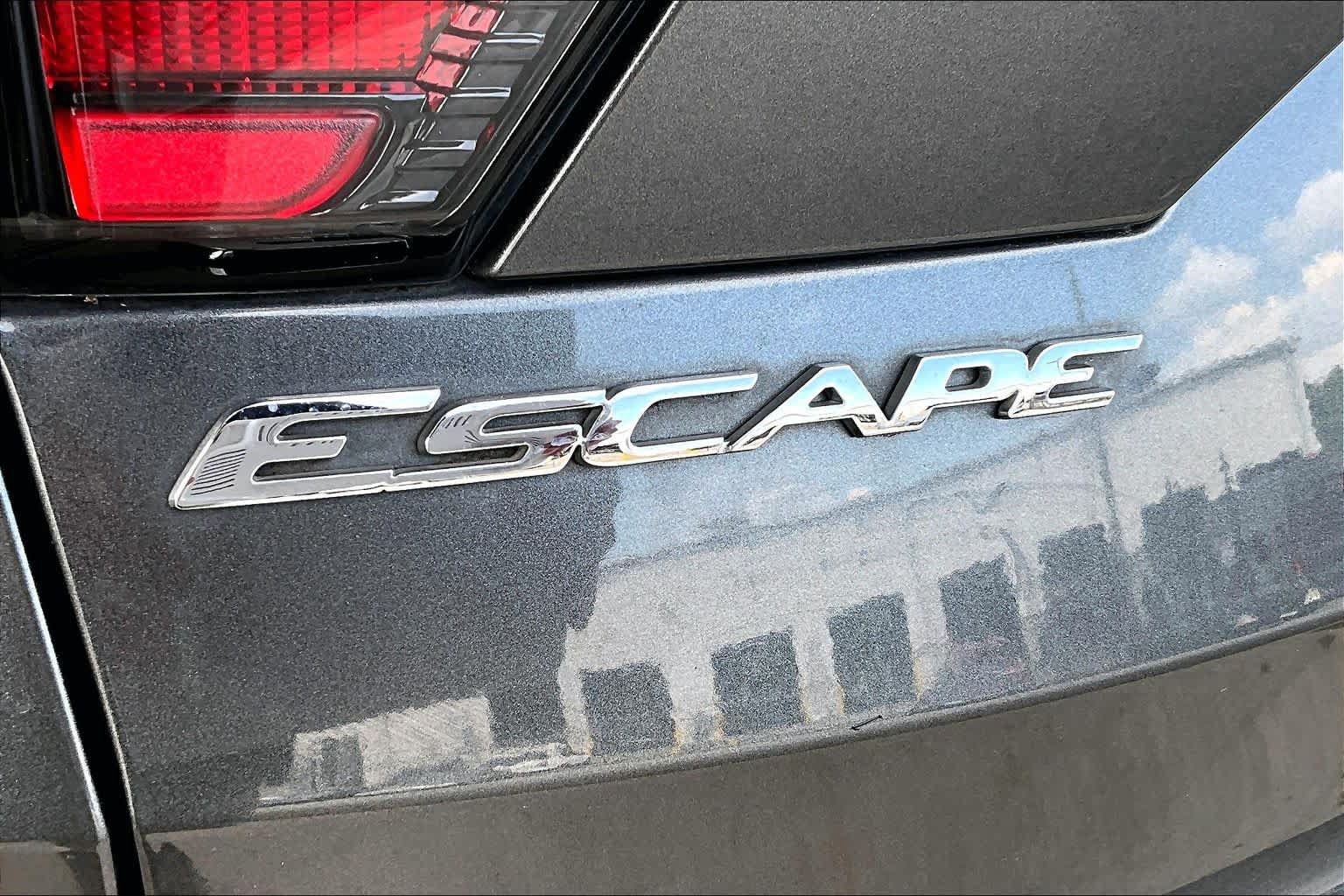Used 2017 Ford Escape SE w/ Equipment Group 201A FWD image 30