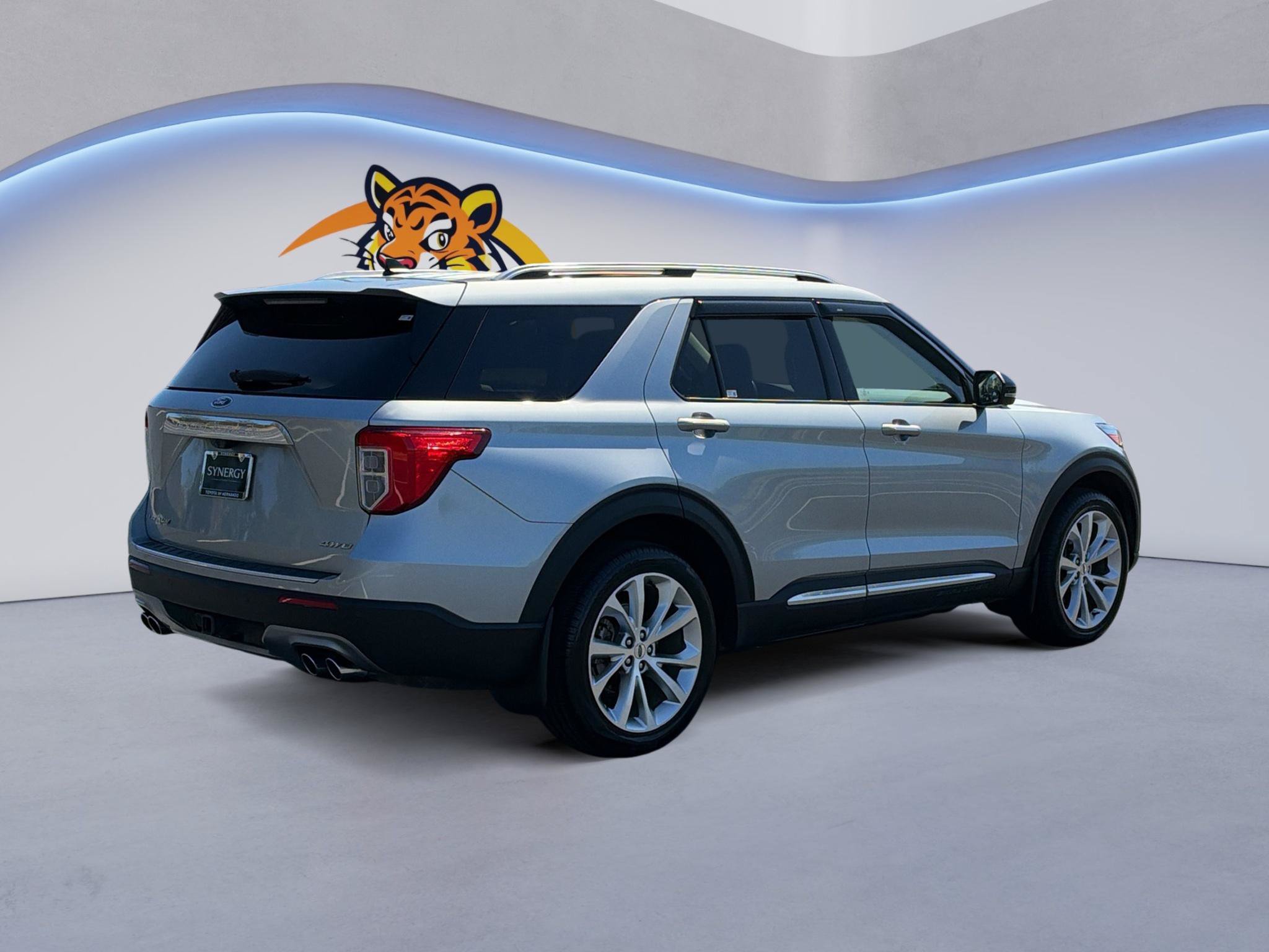 Used 2023 Ford Explorer Platinum w/ Technology Package AWD/4WD image 6