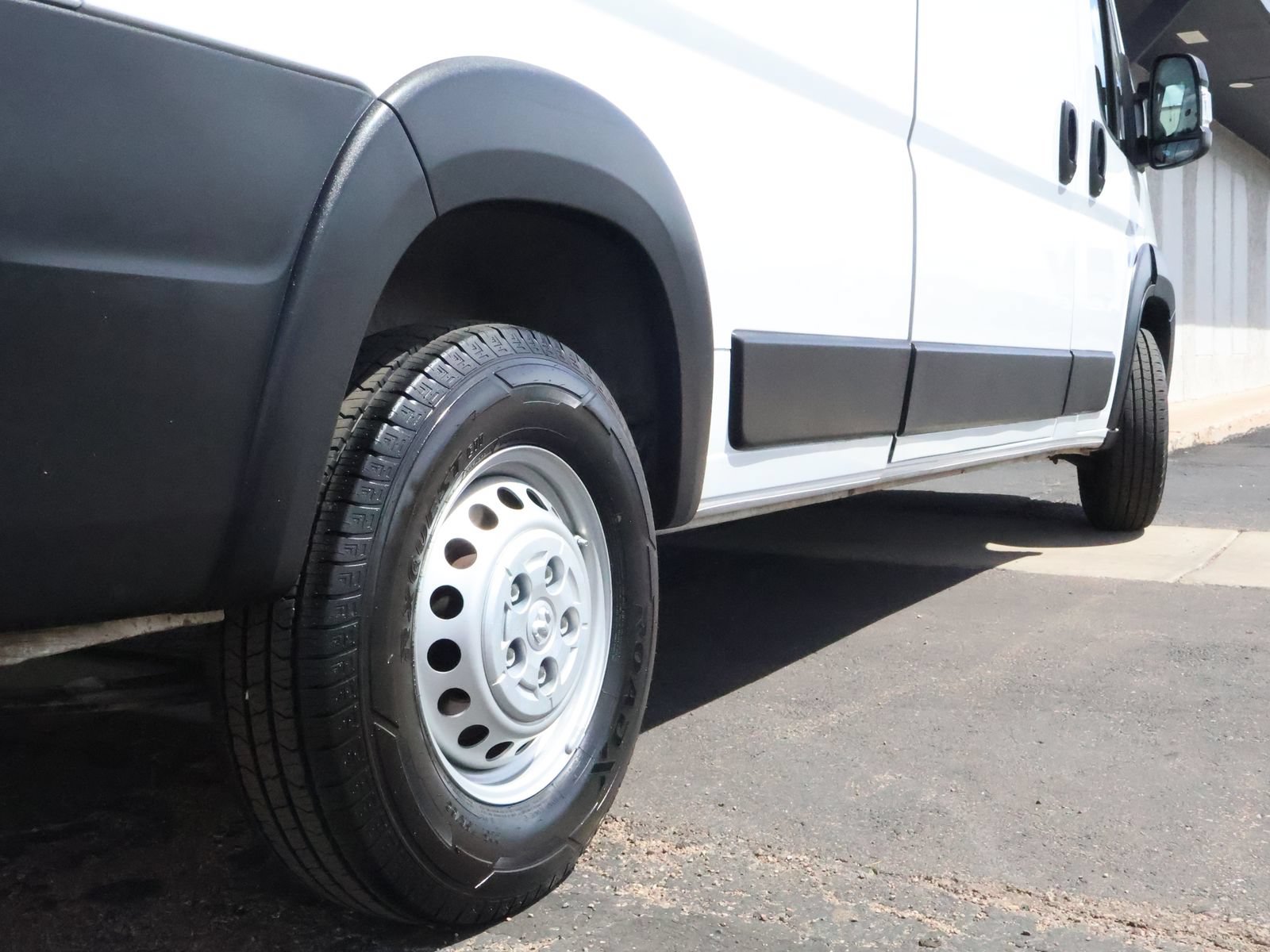 Used 2025 RAM ProMaster 2500 w/ Convenience Group FWD image 24