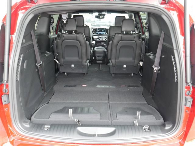 New 2027 Chrysler Pacifica Select FWD image 11