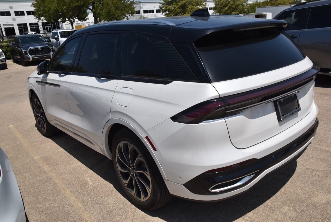 Certified 2024 Lincoln Nautilus Reserve w/ Equipment Group 202A AWD/4WD image 7