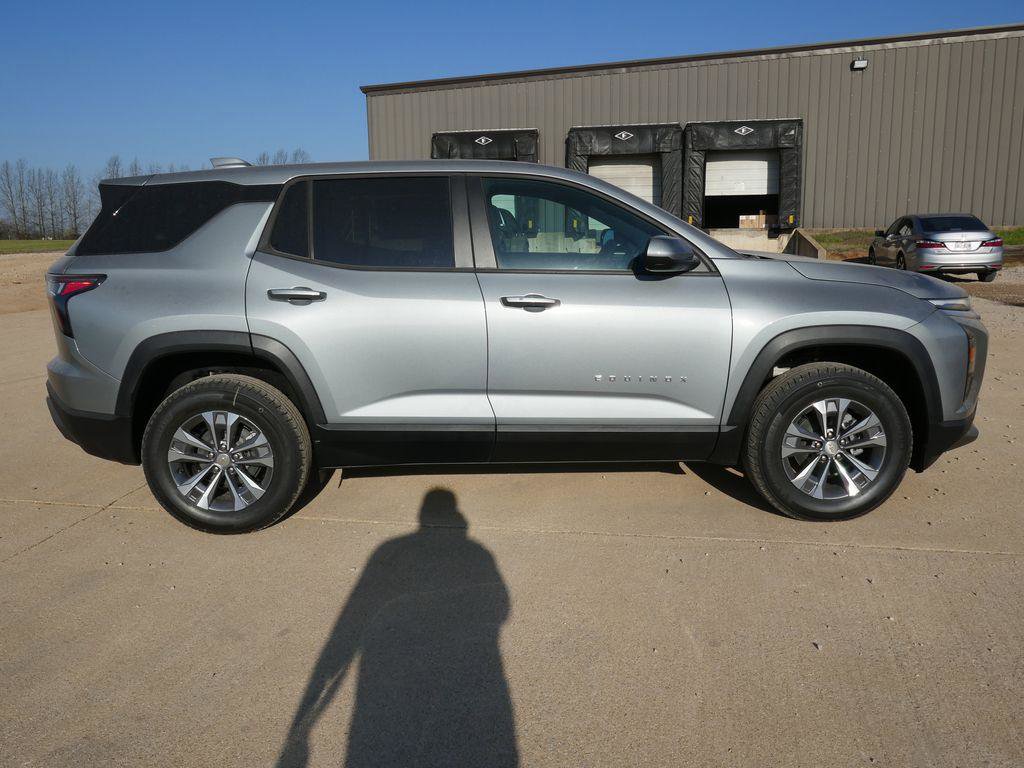 New 2026 Chevrolet Equinox LT image 3