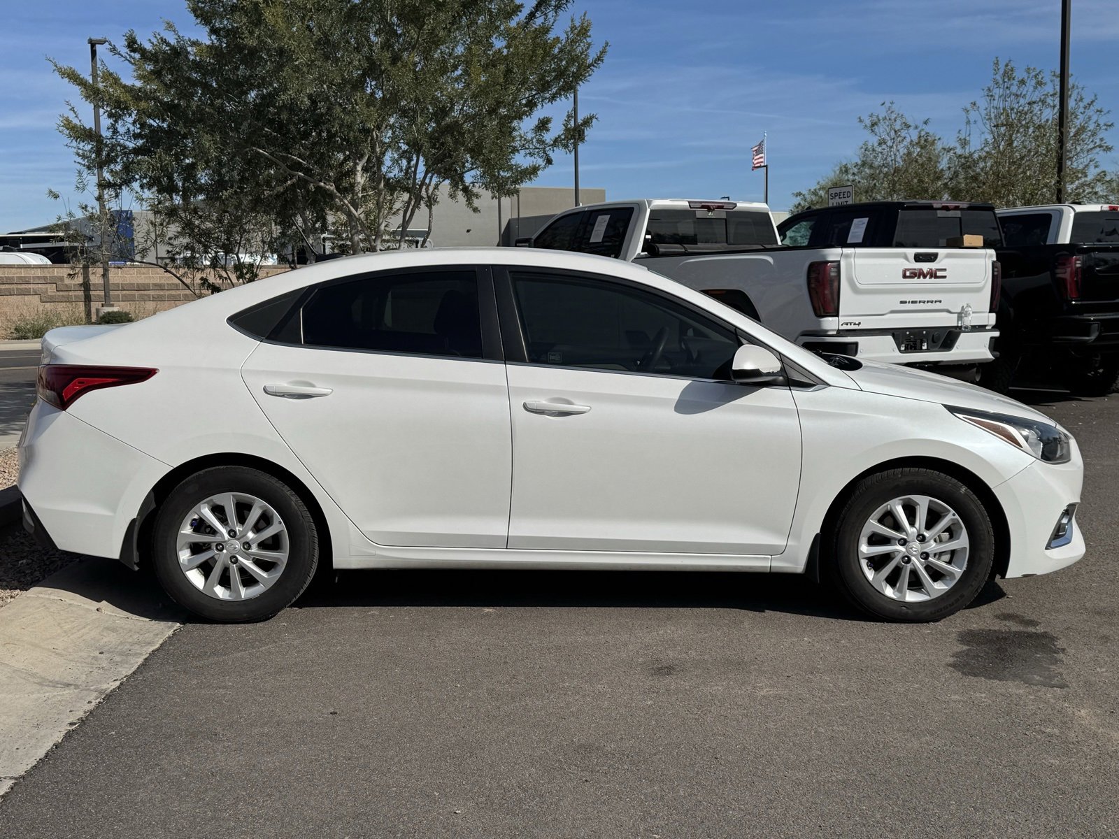 Used 2020 Hyundai Accent SEL image 2