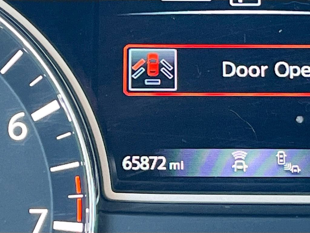 Used 2019 Nissan Pathfinder Platinum image 12