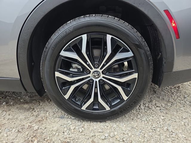 Used 2023 Toyota Crown AWD/4WD image 17