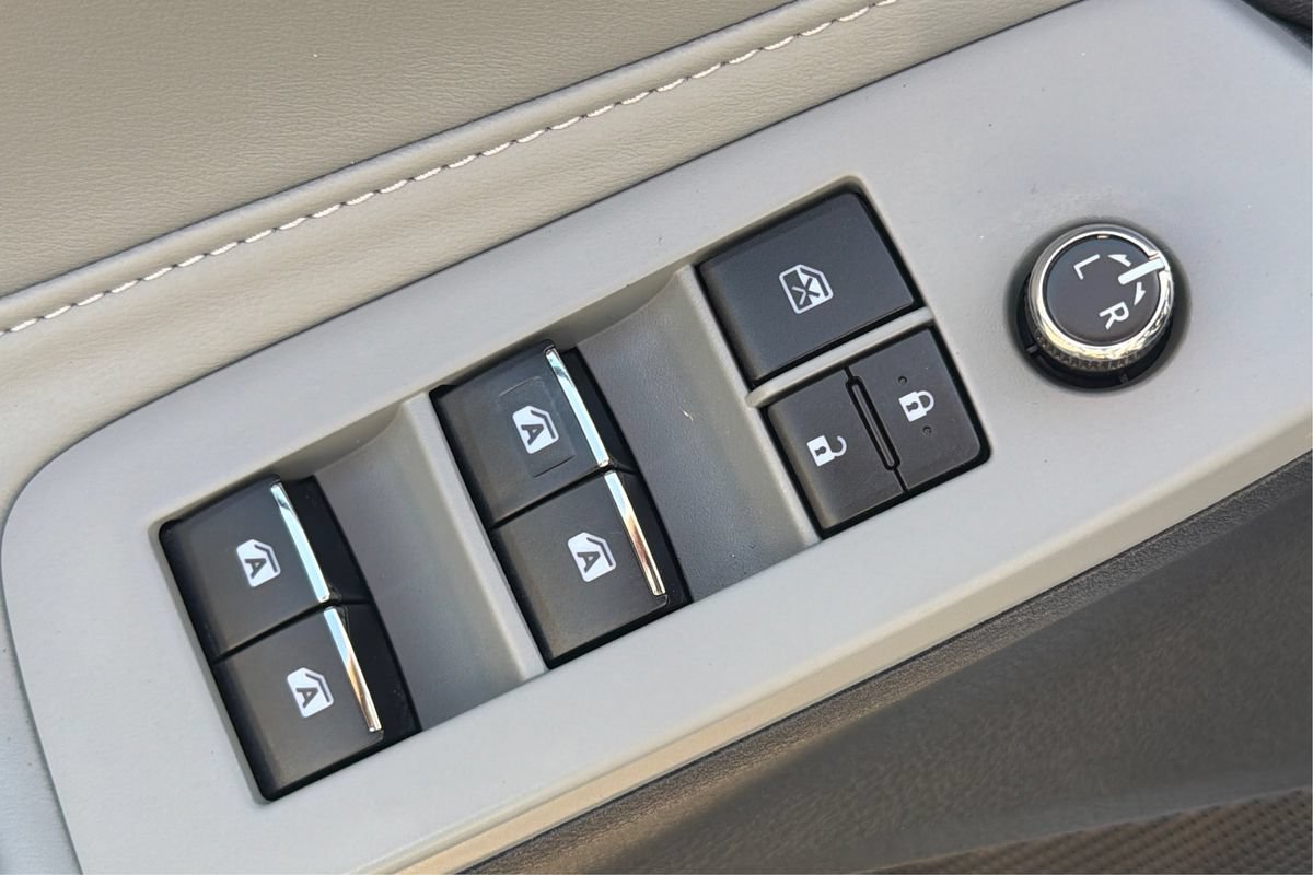 Used 2019 Toyota Avalon XLE w/ Moonroof Package FWD image 37