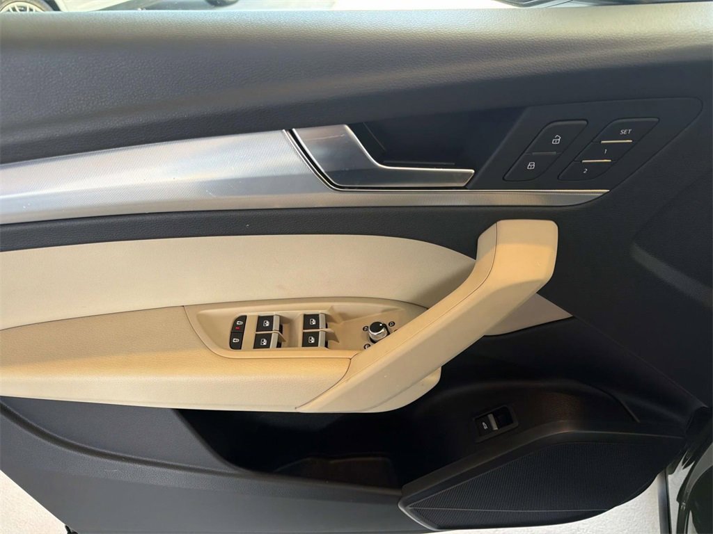 Used 2025 Audi Q5 2.0T Premium w/ Convenience Plus Package image 9