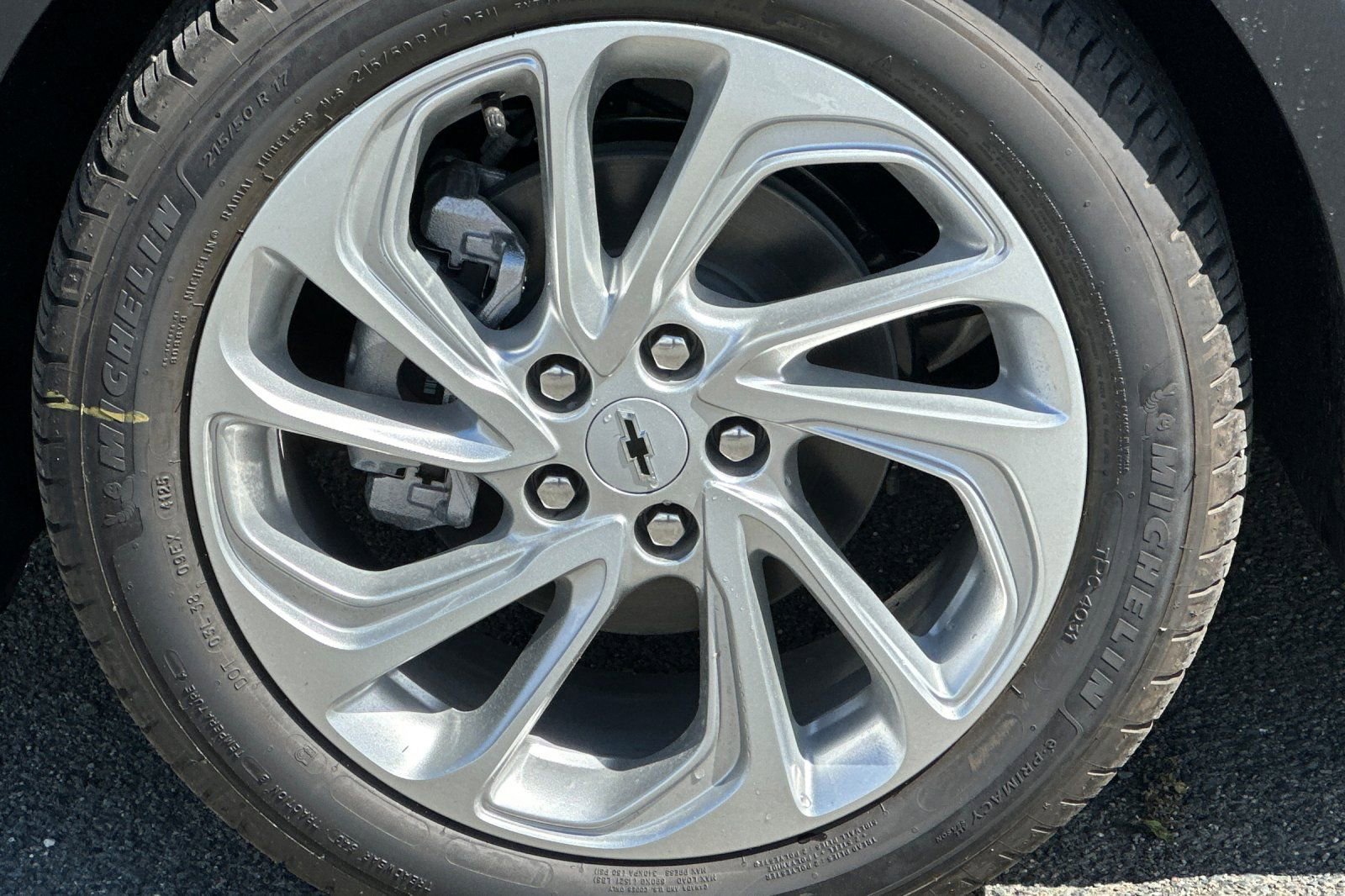 New 2027 Chevrolet Bolt LT w/ Comfort Package image 32