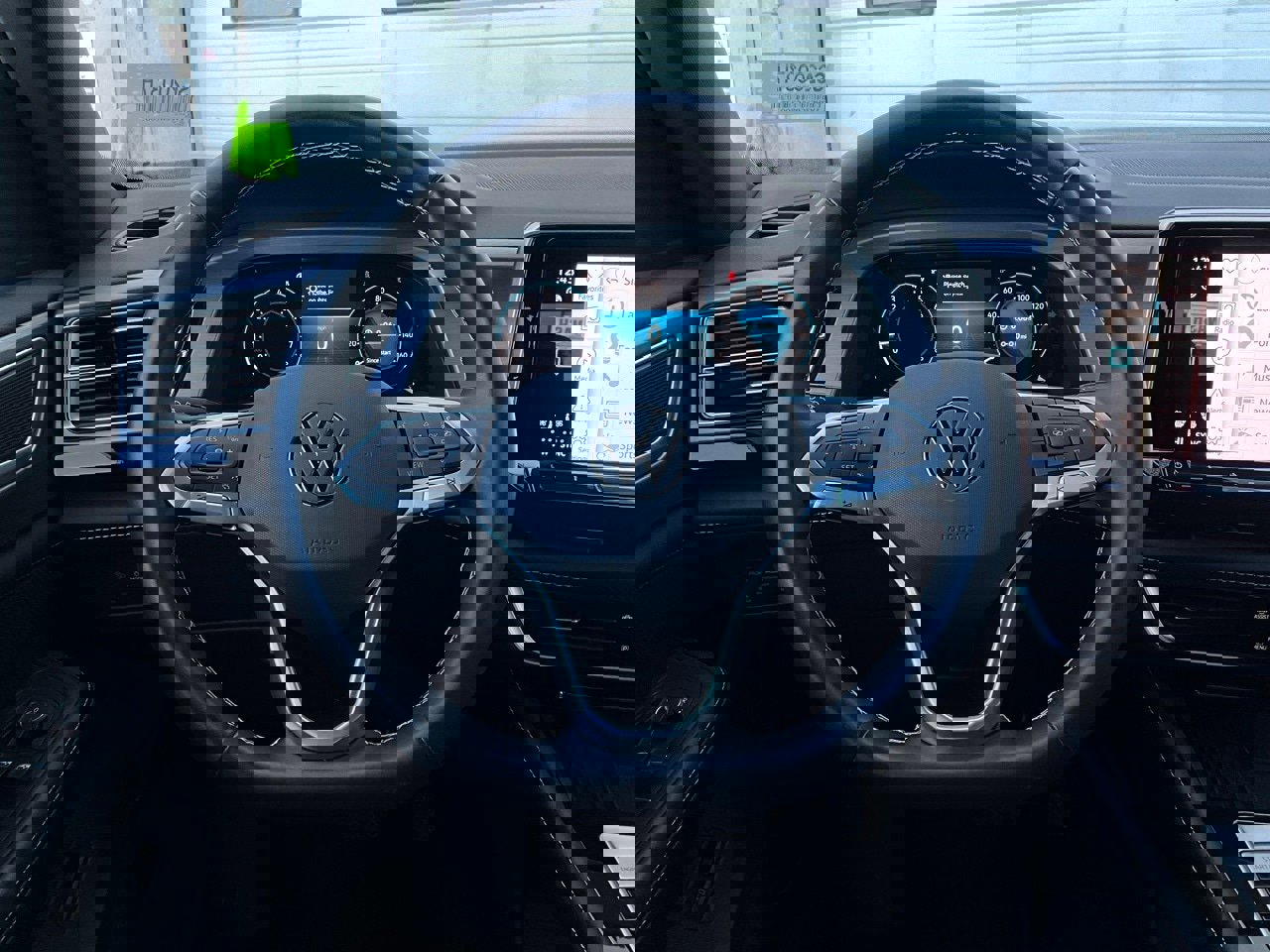 Used 2025 Volkswagen Atlas Cross Sport SE image 33