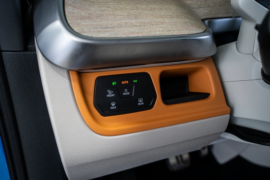 Used 2025 Volkswagen ID. Buzz 1st Edition image 33