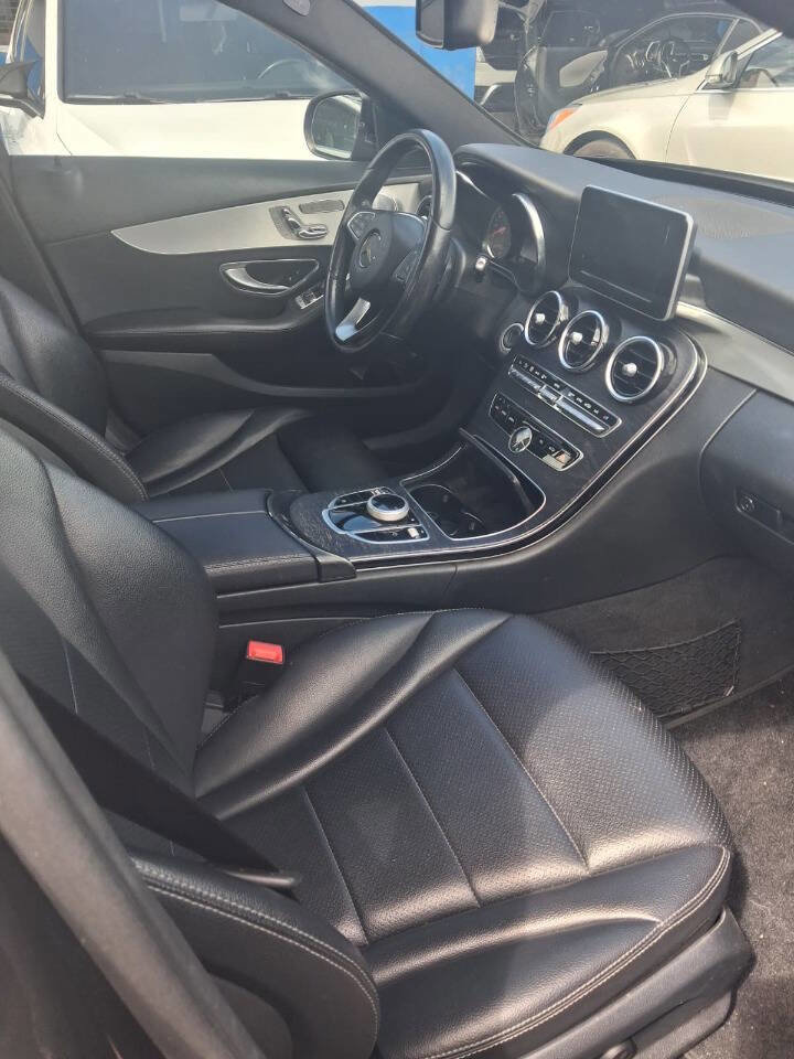 Used 2018 Mercedes-Benz C 300 4MATIC Sedan w/ Premium Package image 2