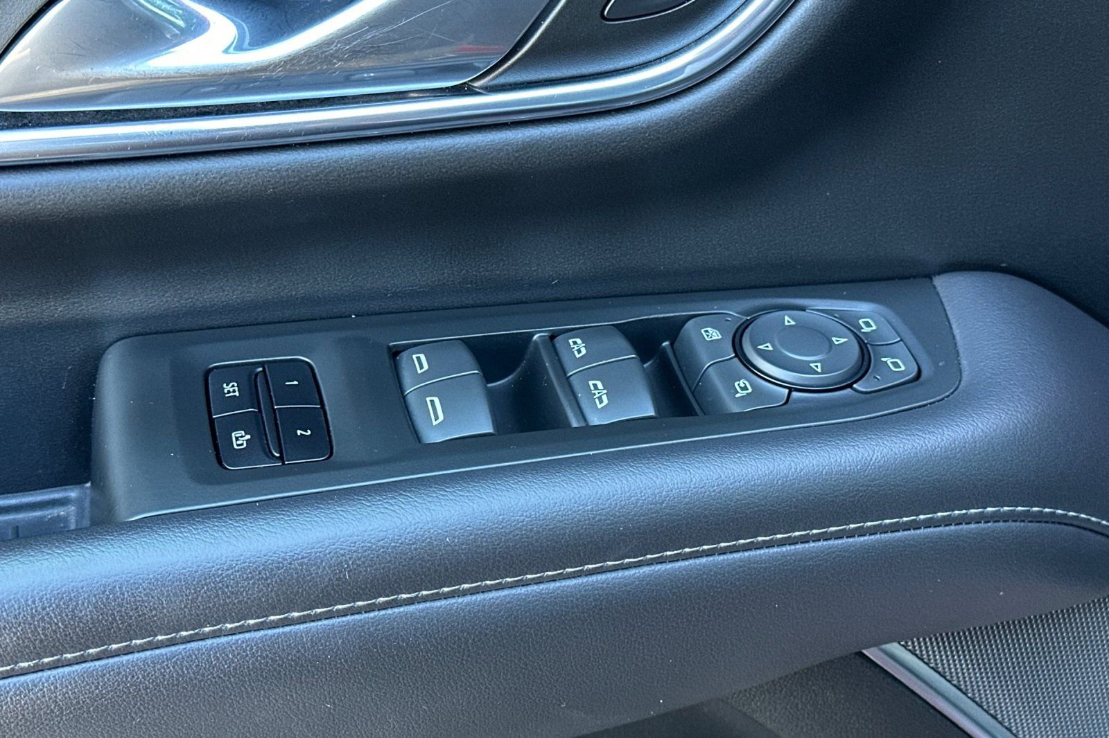 Used 2022 Chevrolet Tahoe Z71 w/ Luxury Package image 12