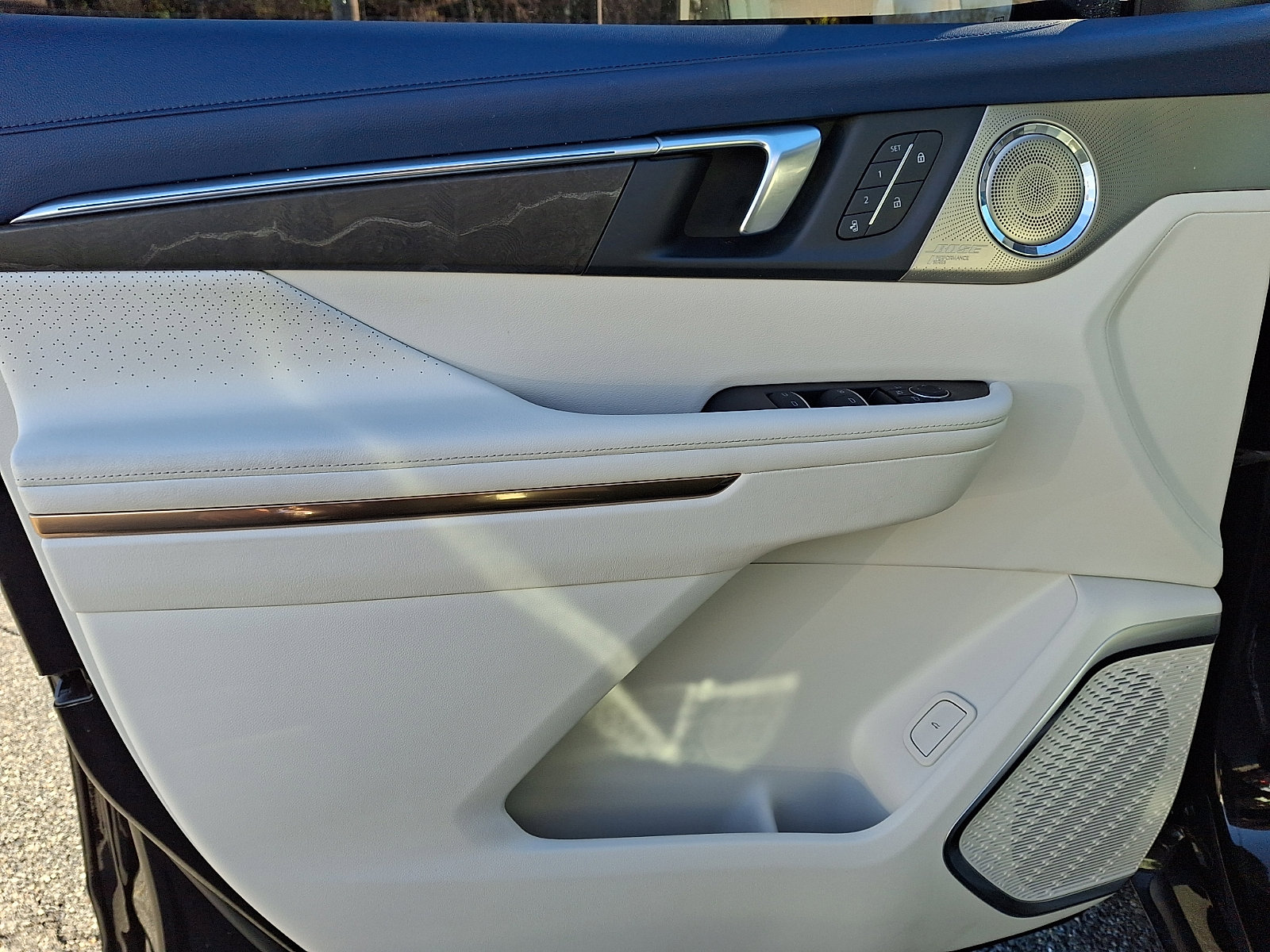 Certified 2025 Buick Enclave Avenir w/ Super Cruise Package image 12