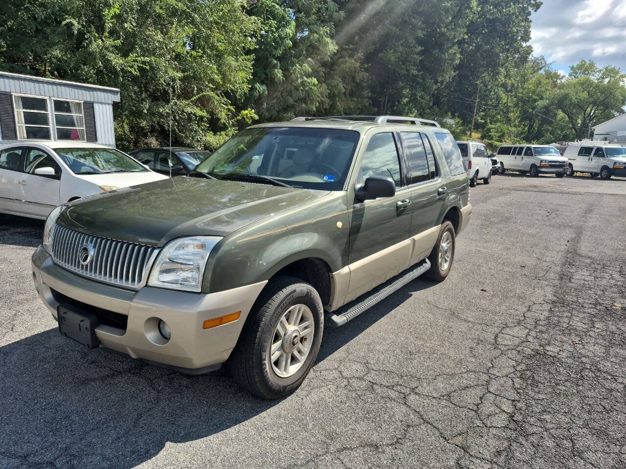 Used 2004 Mercury Mountaineer Luxury AWD/4WD image 1