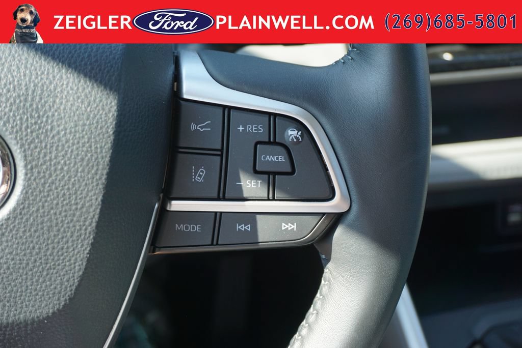 Used 2022 Toyota Highlander LE AWD/4WD image 26