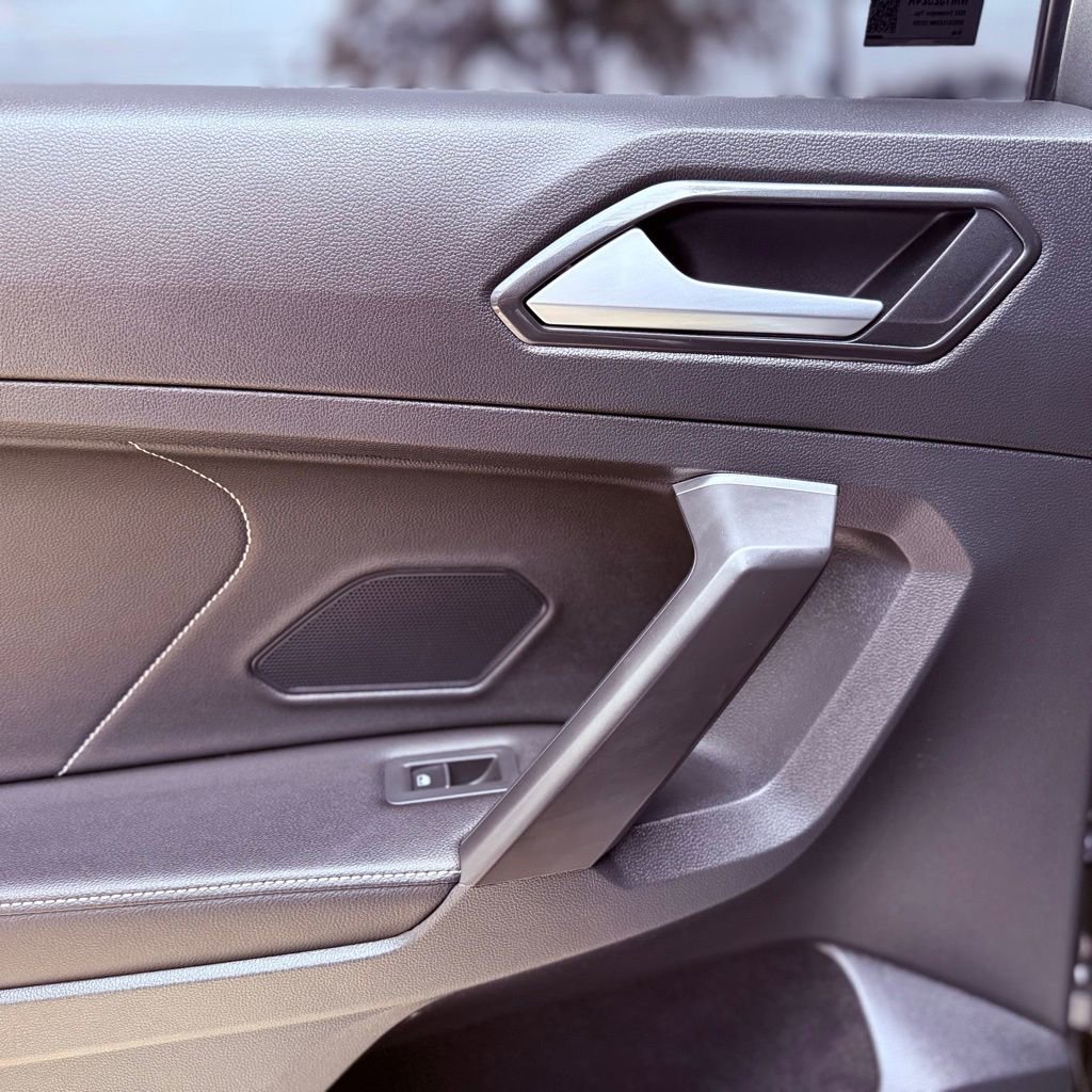 Used 2022 Volkswagen Tiguan SE R-Line image 28