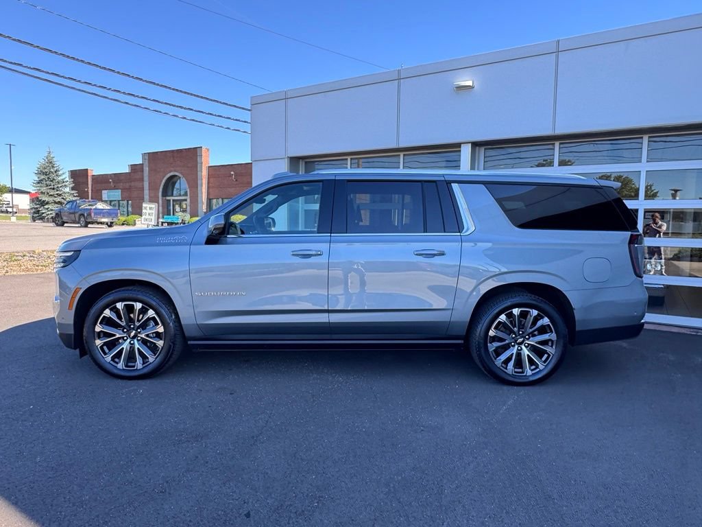 Used 2025 Chevrolet Suburban High Country AWD/4WD image 3