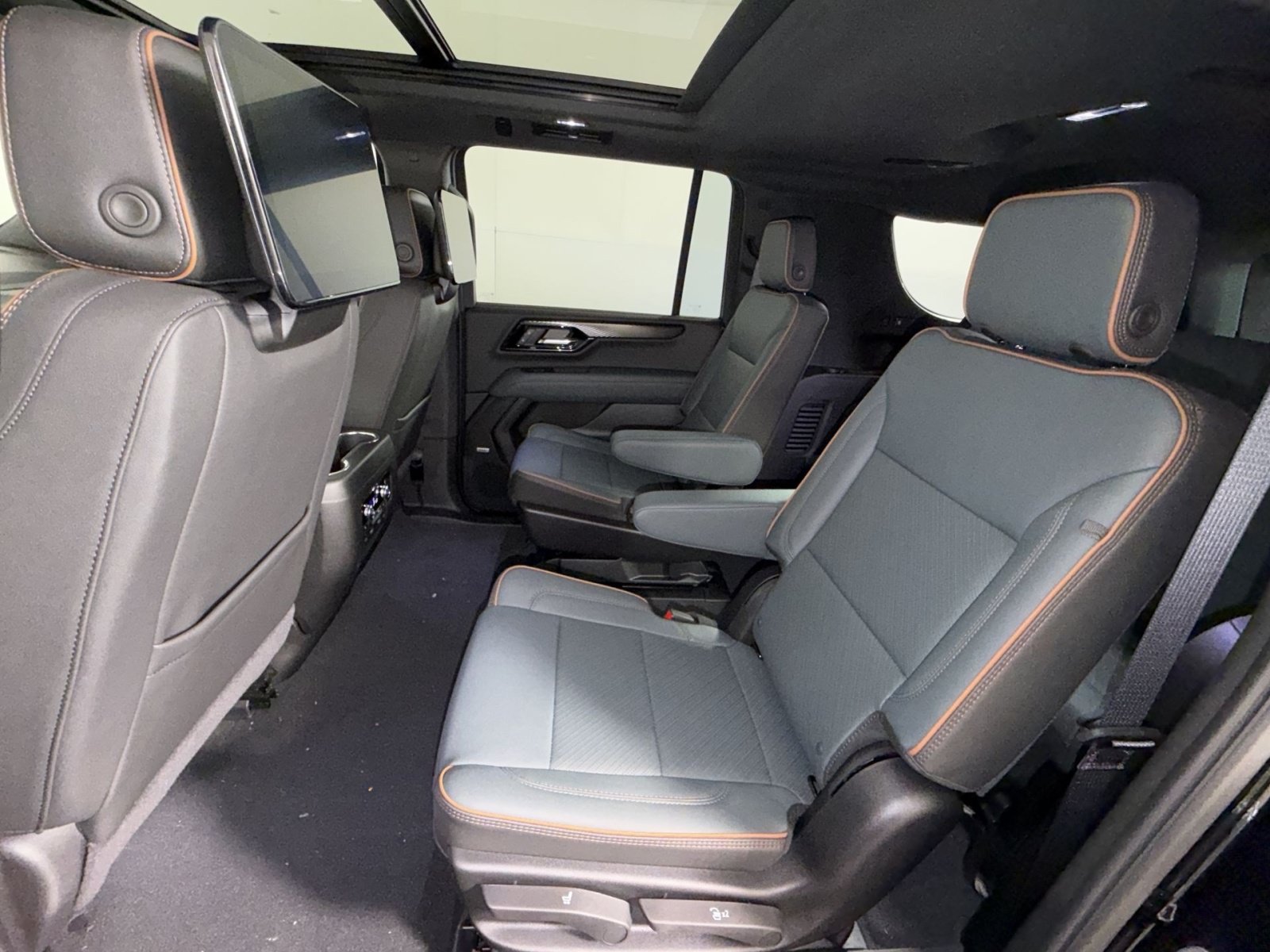 New 2026 GMC Yukon XL AT4 w/ AT4 Premium Plus Package AWD/4WD image 25