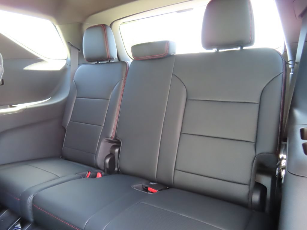 New 2026 Chevrolet Traverse RS w/ LPO, Floor Liner Package AWD/4WD image 25