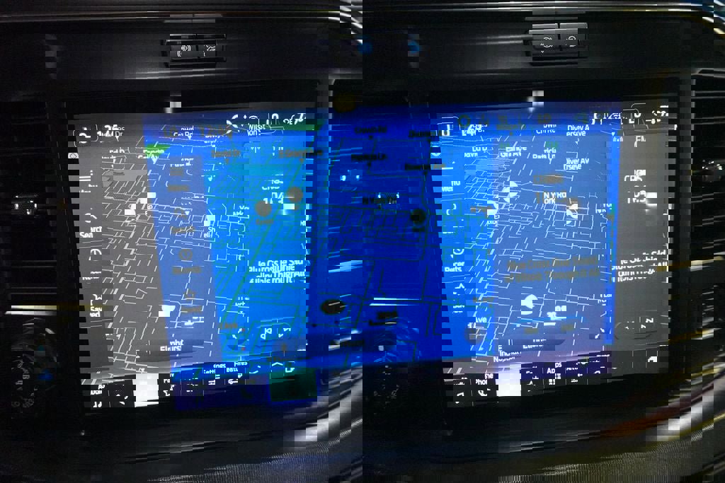 Certified 2025 Ford F350 Platinum w/ Tremor Off-Road Package AWD/4WD image 18