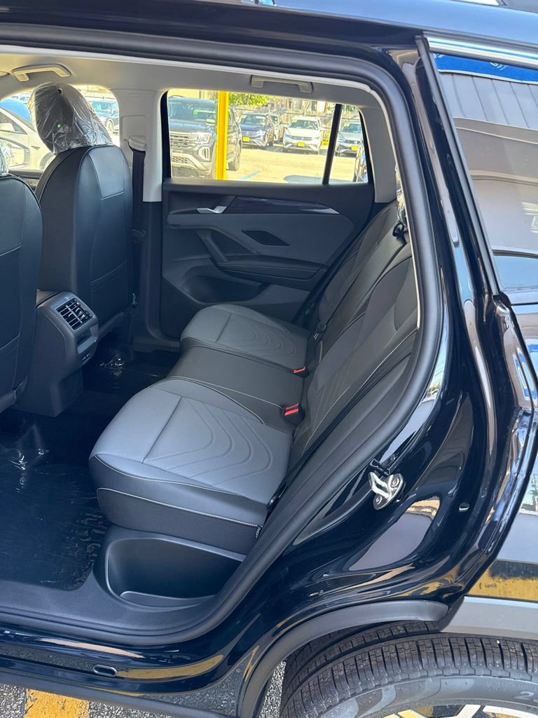 New 2026 Volkswagen Tiguan SE AWD/4WD image 19