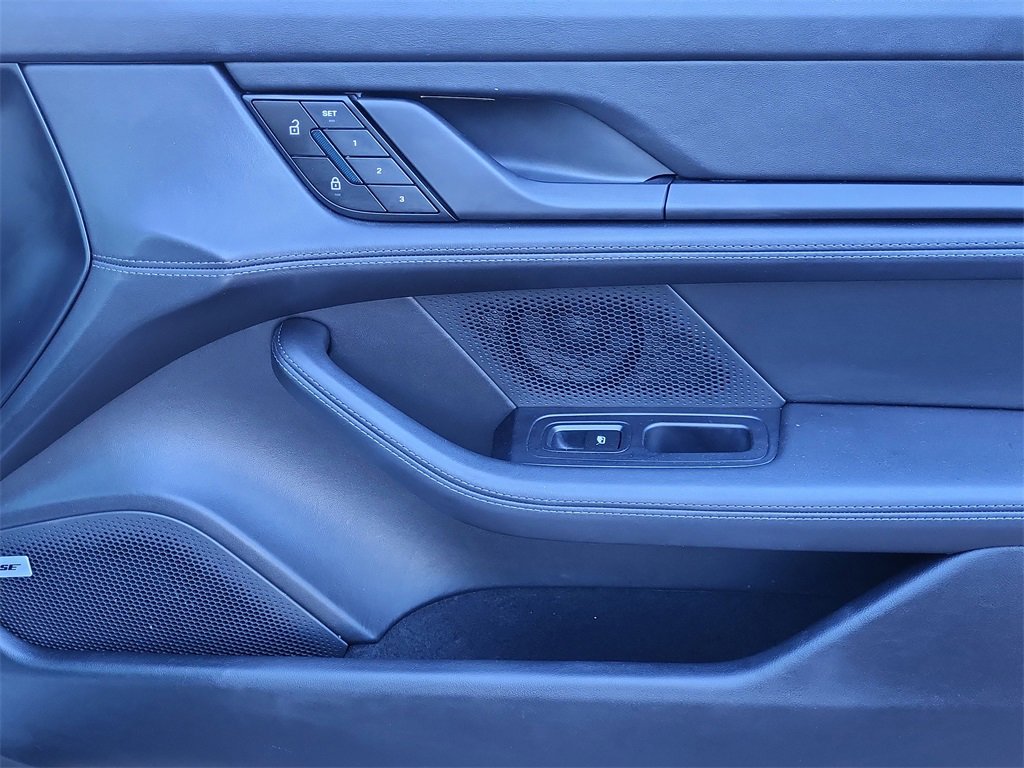 Used 2022 Porsche Taycan 4S image 17