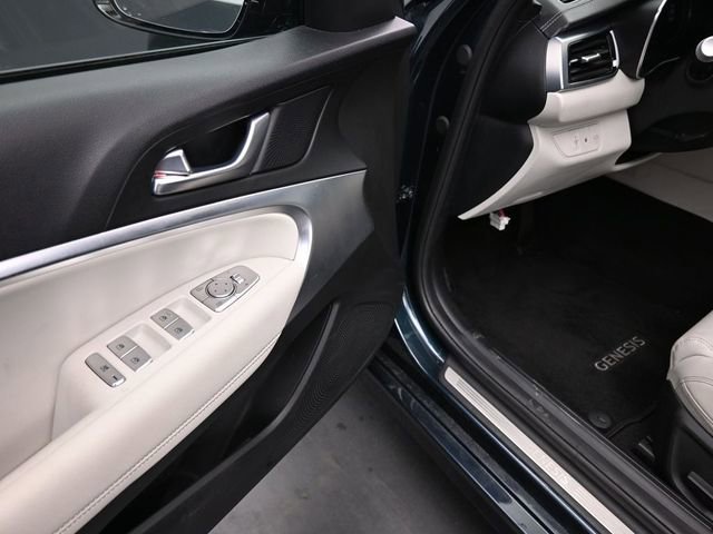 Used 2025 Genesis G70 2.5T image 14