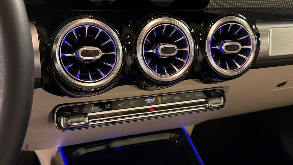 Used 2021 Mercedes-Benz GLB 250 4MATIC image 27