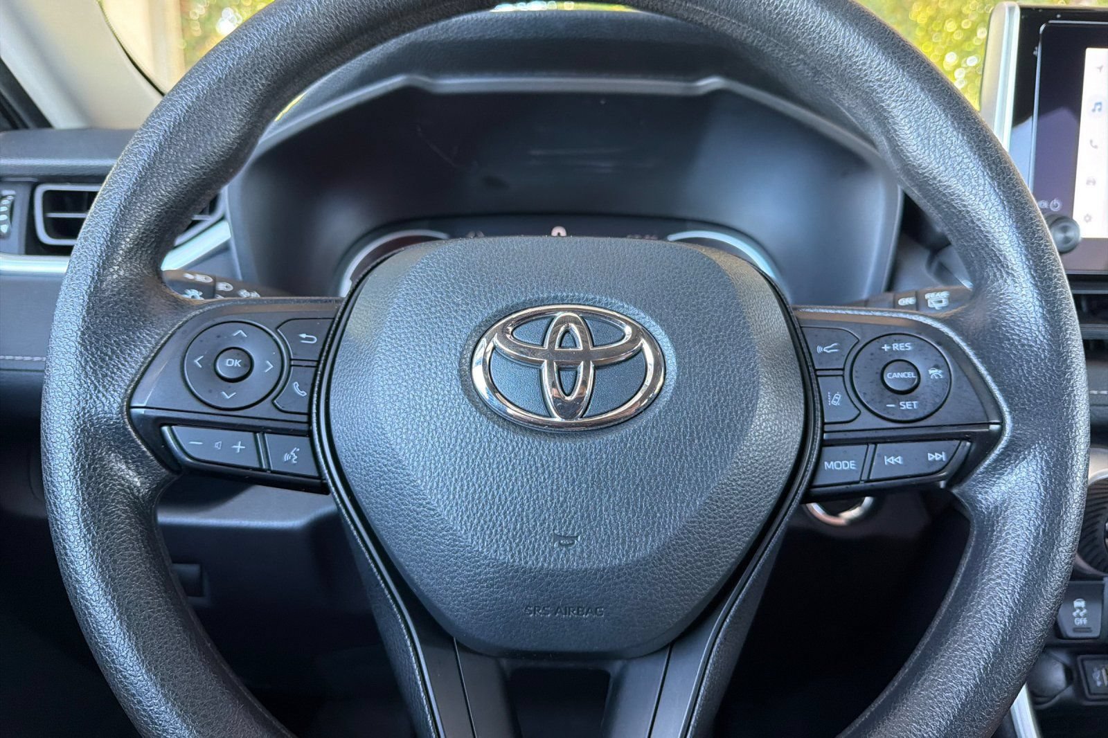 Used 2025 Toyota RAV4 XLE FWD image 27