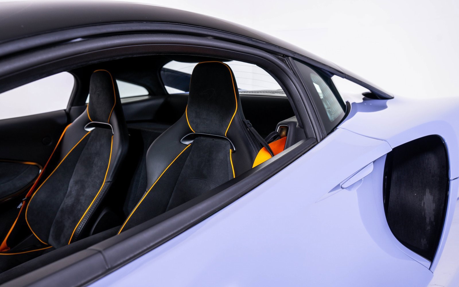 Used 2023 McLaren Artura image 12