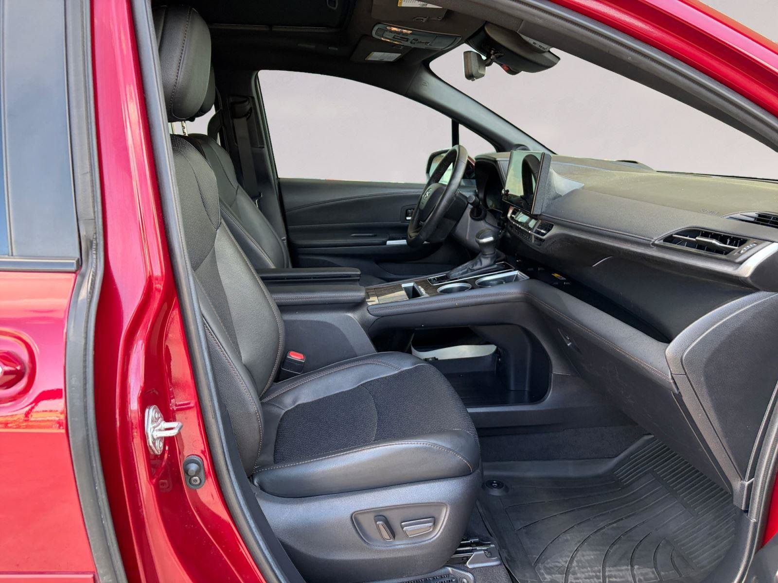 Used 2025 Toyota Sienna Platinum FWD image 15